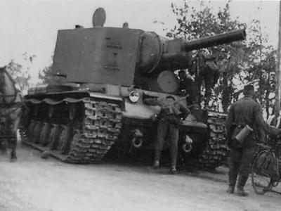 German soldiers inspecting KV2 tank