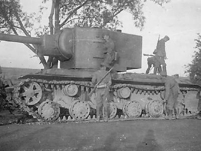Heavy assault tank KV-2 1941
