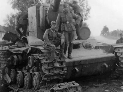 KV-2 tank 12