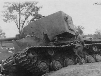 KV-2 tank 15