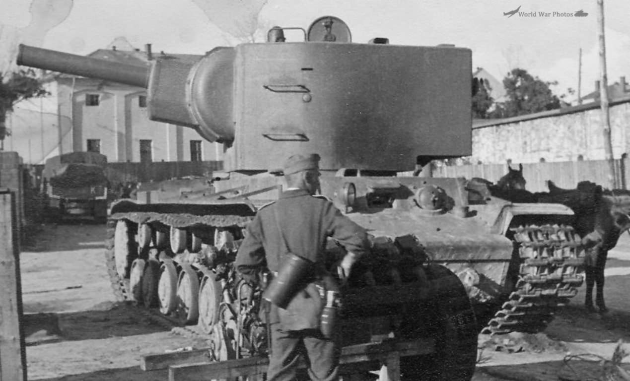 KV-2 tank 74 | World War Photos