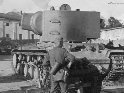 KV-2 tank