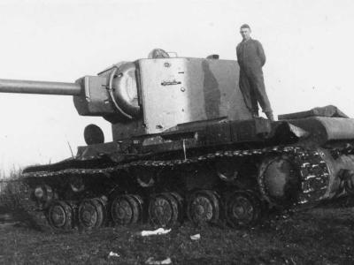 Heavy tank KV-2 model 1941, Eastern Front 4