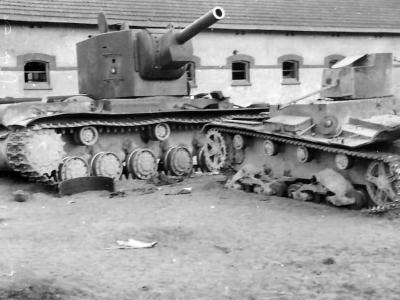 KV2 and T-26 tanks 1941 Operation Barbarossa