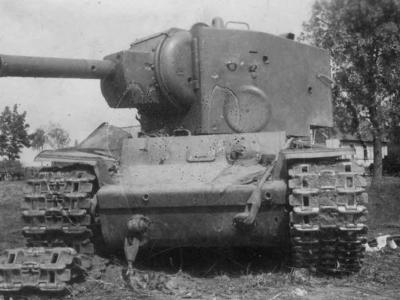 Soviet WW2 heavy tank KV-2 model 1941 (late)
