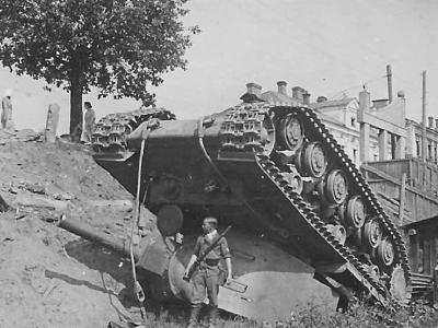 Soviet heavy breakthrough tank KV-2