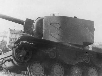 Tank KV2 with lowered turret
