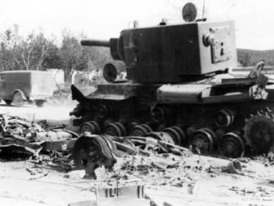 Destroyed tank KV2 8