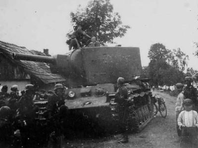 Tank KV2 captured by the Germans Eastern Front 1941 7
