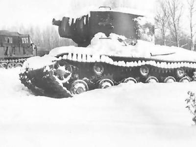 Tank KV2 in winter