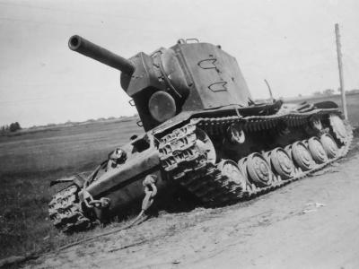 Immobilized KV-2 Kliment Voroshilov heavy tank – late model (1941)