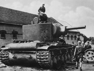 captured soviet heavy tank KV-2