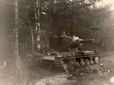 Abandoned KV-2 tank – turret in 9-o’clock position