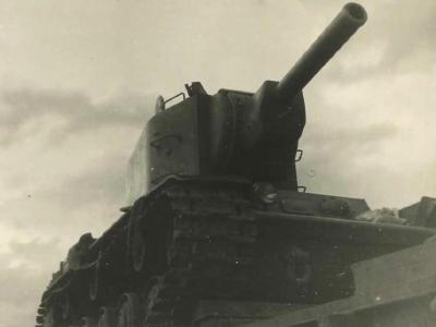 KV-2 heavy tank front view 3
