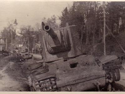 KV2 tank stuck in a ditch, front view photo 3