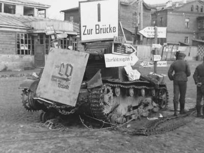 T-26 tank as road sign wegweiser