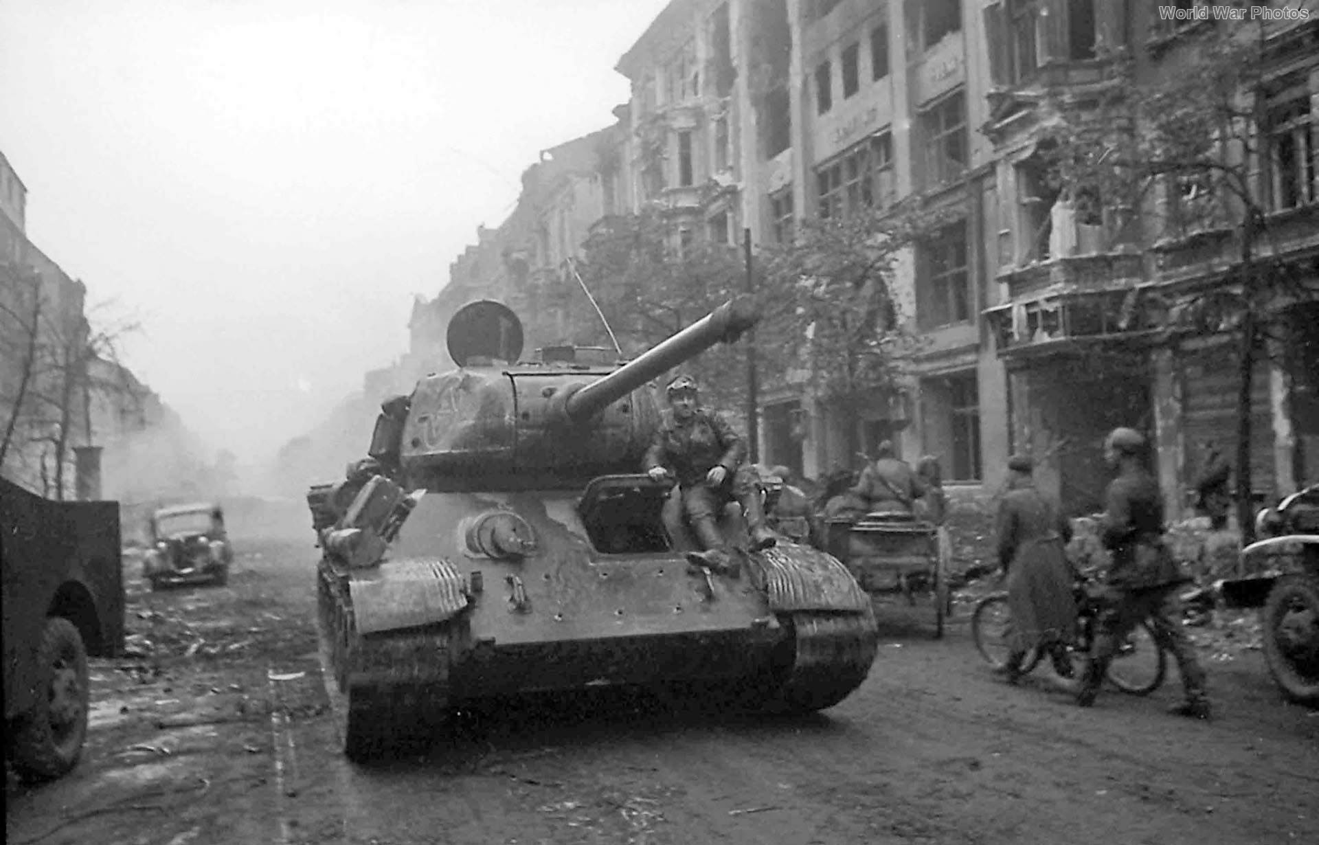 T-34-85 1945 | World War Photos