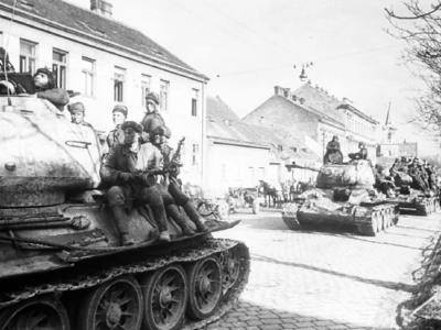 A column of T-34-85 tanks in 1945, Austria