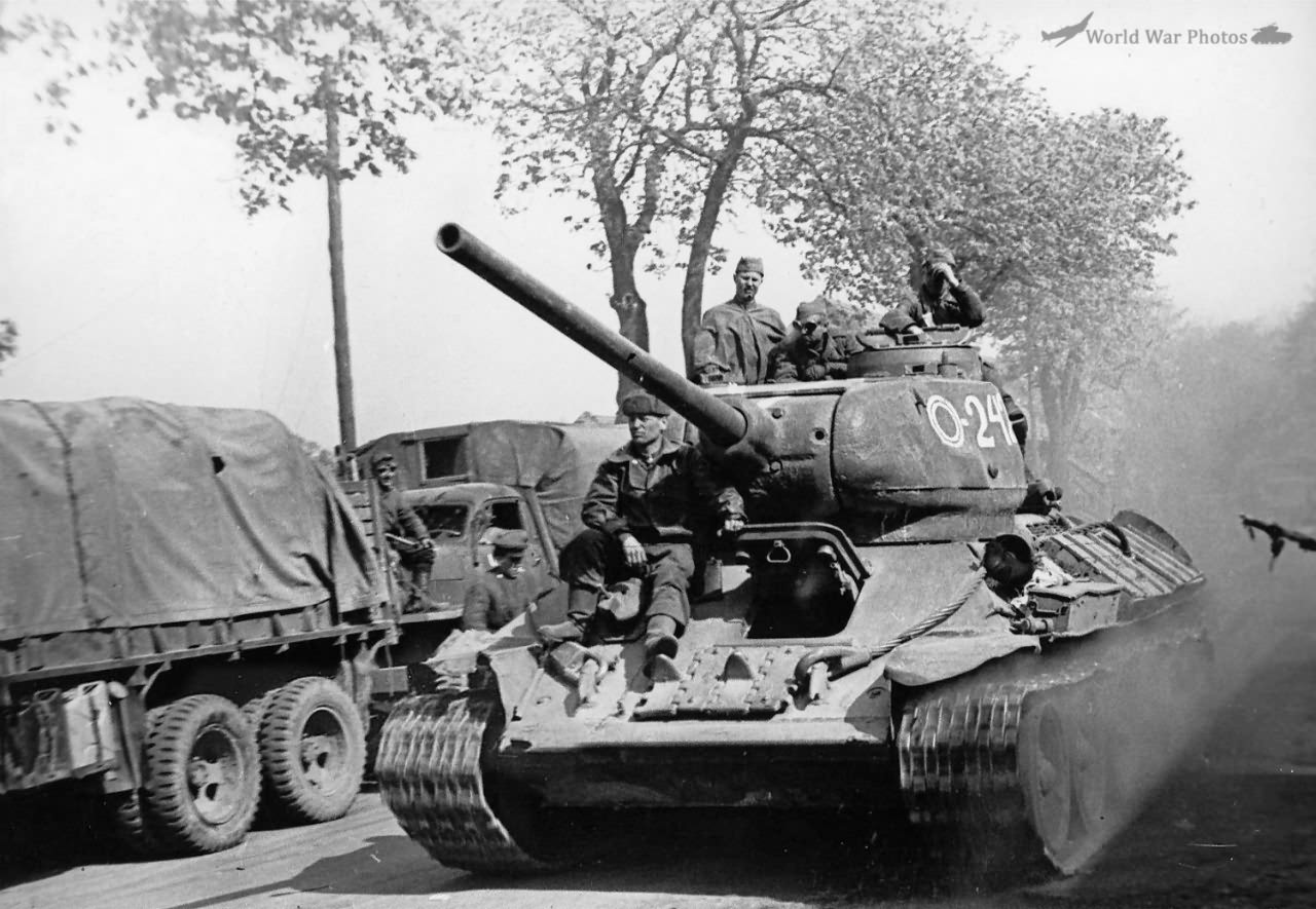 T-34-85 of the 7th Guards Tank Corps April 1945 | World War Photos