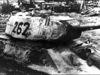 T-34/85 262 of 5th Guards mechanized corps 2