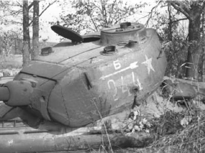 Destroyed T-34/85 of the 2nd Guards tank corps in Nemmersdorf (Ostpreussen, East Prussia) 1944