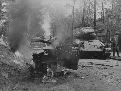 T-34-85 code 341 of the 7th Guards Tank Corps, 1945