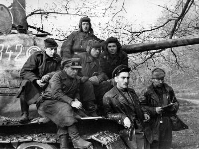 T-34-85 code 342 of the 7th Guards Tank Corps, 1945