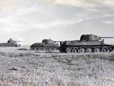 T-34 tanks armed with the 76 mm gun F-34