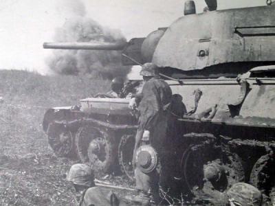 T-34 tank with Uralmash turret and Panzergrenadiers
