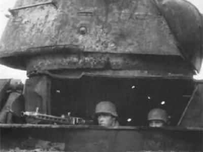 destroyed T-34 tank as MG42 position
