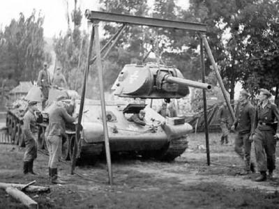 T-34 tank maintenance