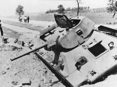 Knocked out soviet T-34/76 tank (model 1941)