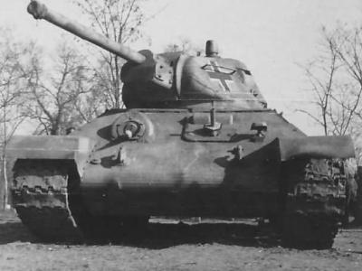 Panzerkampfwagen T-34 747 (r) photo