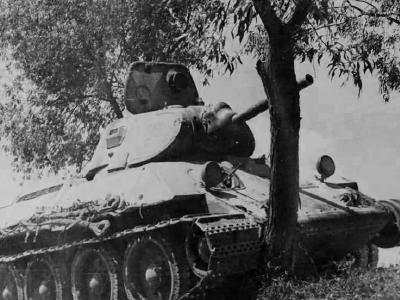 Soviet T-34 tank model 1940 armed with the 76 mm gun L-11 3