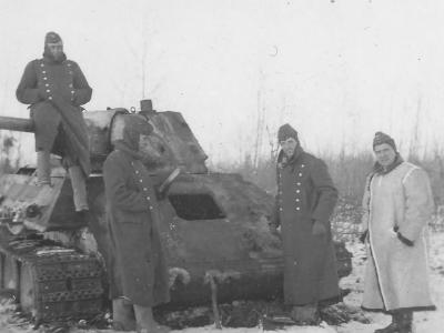 T-34/76 and wehrmacht soldiers winter
