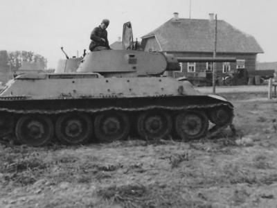 T-34 medium tank 11