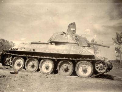 T-34 tank with 76mm gun