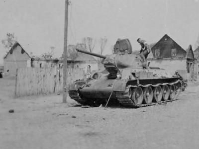 This T-34/76 was abandoned by its crew without any visible damage during Operation Barbarossa.