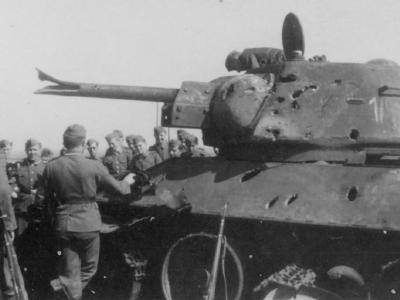 destroyed soviet T-34 tank