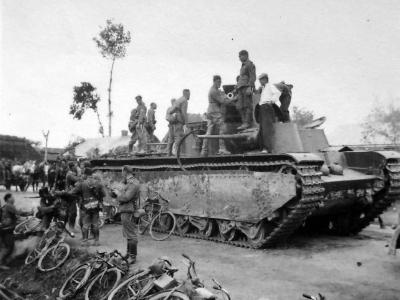 Wehrmacht bicycle troops and T-35