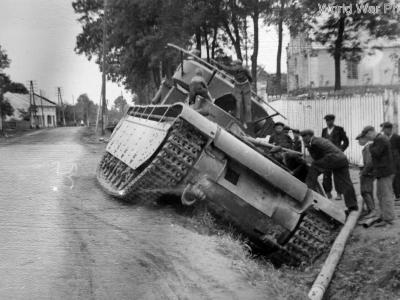 T-35 got stuck in a ditch, Lvov area 1941