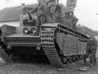 T-35 bandoned by its crew due to a malfunction – frontal view