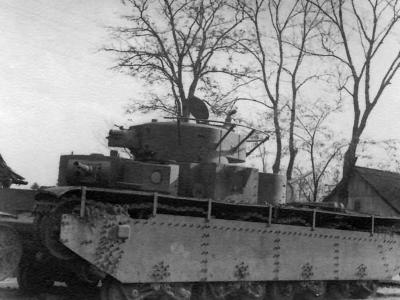 Soviet heavy tank T-35 fitted with radio antenna 2